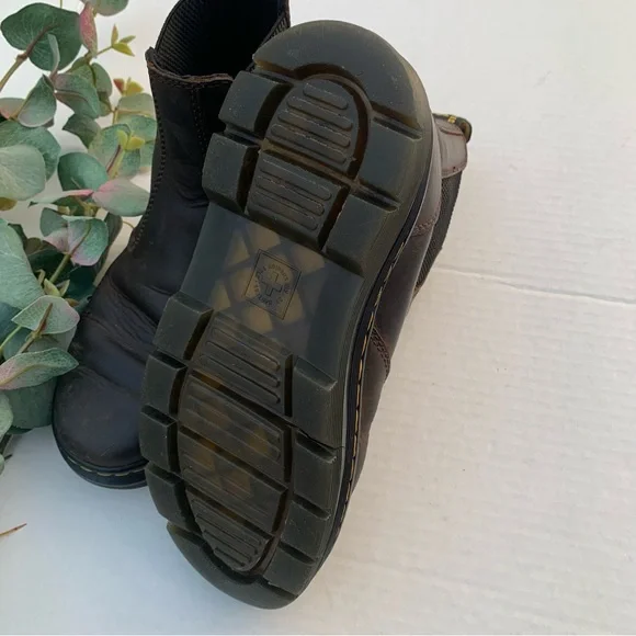 Dr Martens Embury Chelsea Boots in Dark Brown Crazy Horse Leather - Picture 6 of 6